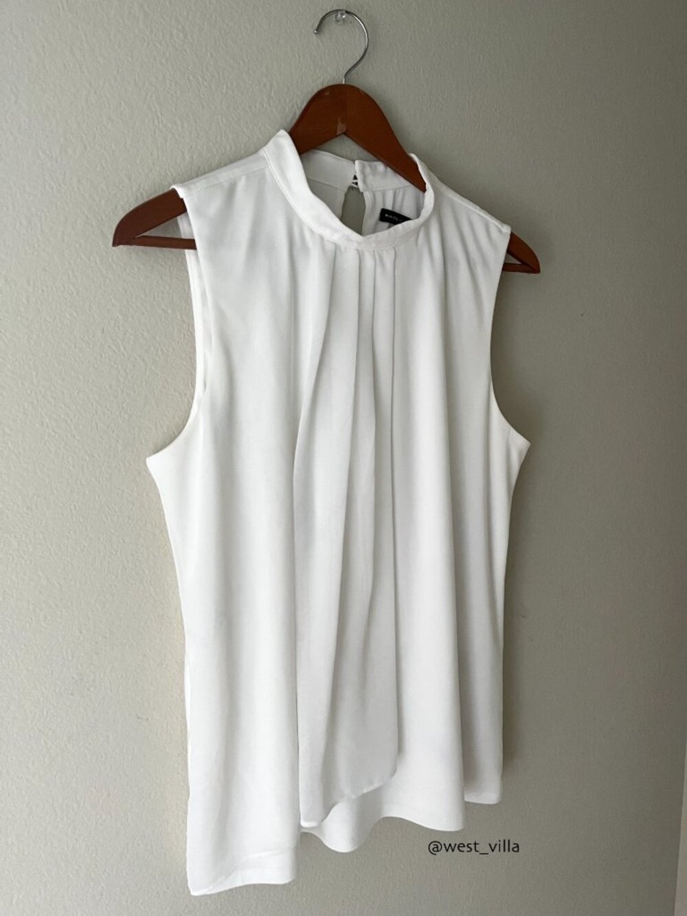 White House Black Market Womens M White Sleeveless Mock Neck Pleated Blouse Top - Picture 4 of 7